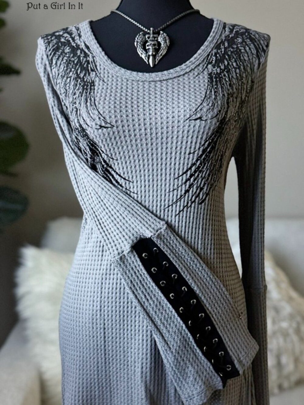 Vocal Apparel Women's Crystal Gray Black Angel Wings Lace Up Sleeve Shirt S M